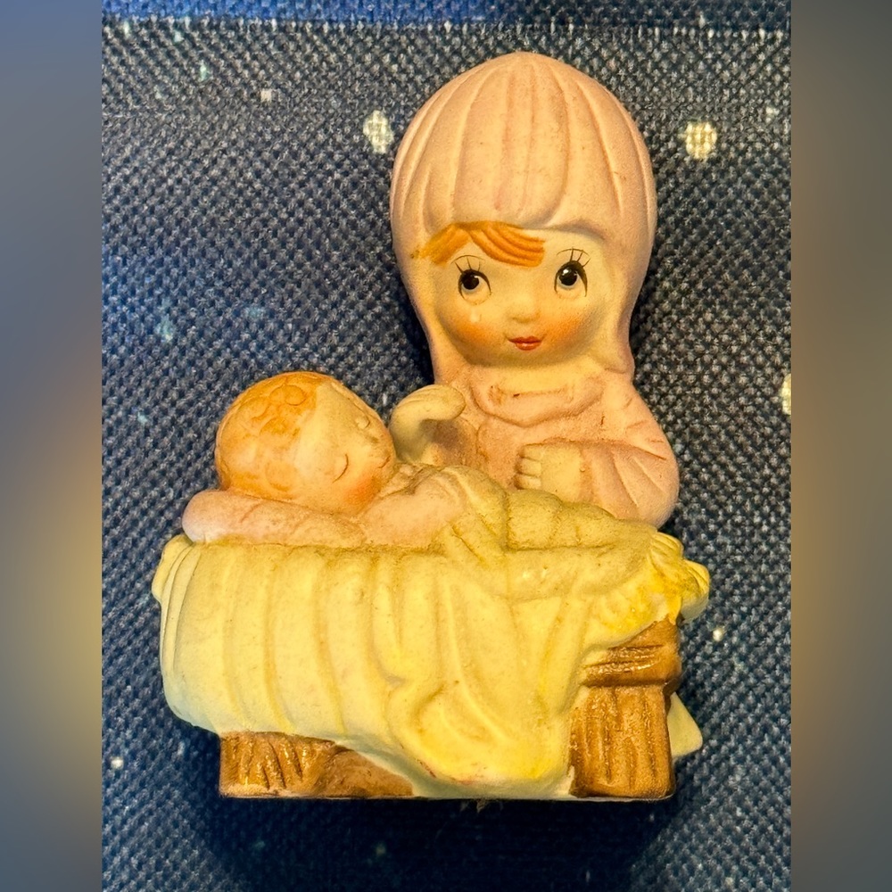 Set of two Manger Scene Ceramic Pieces